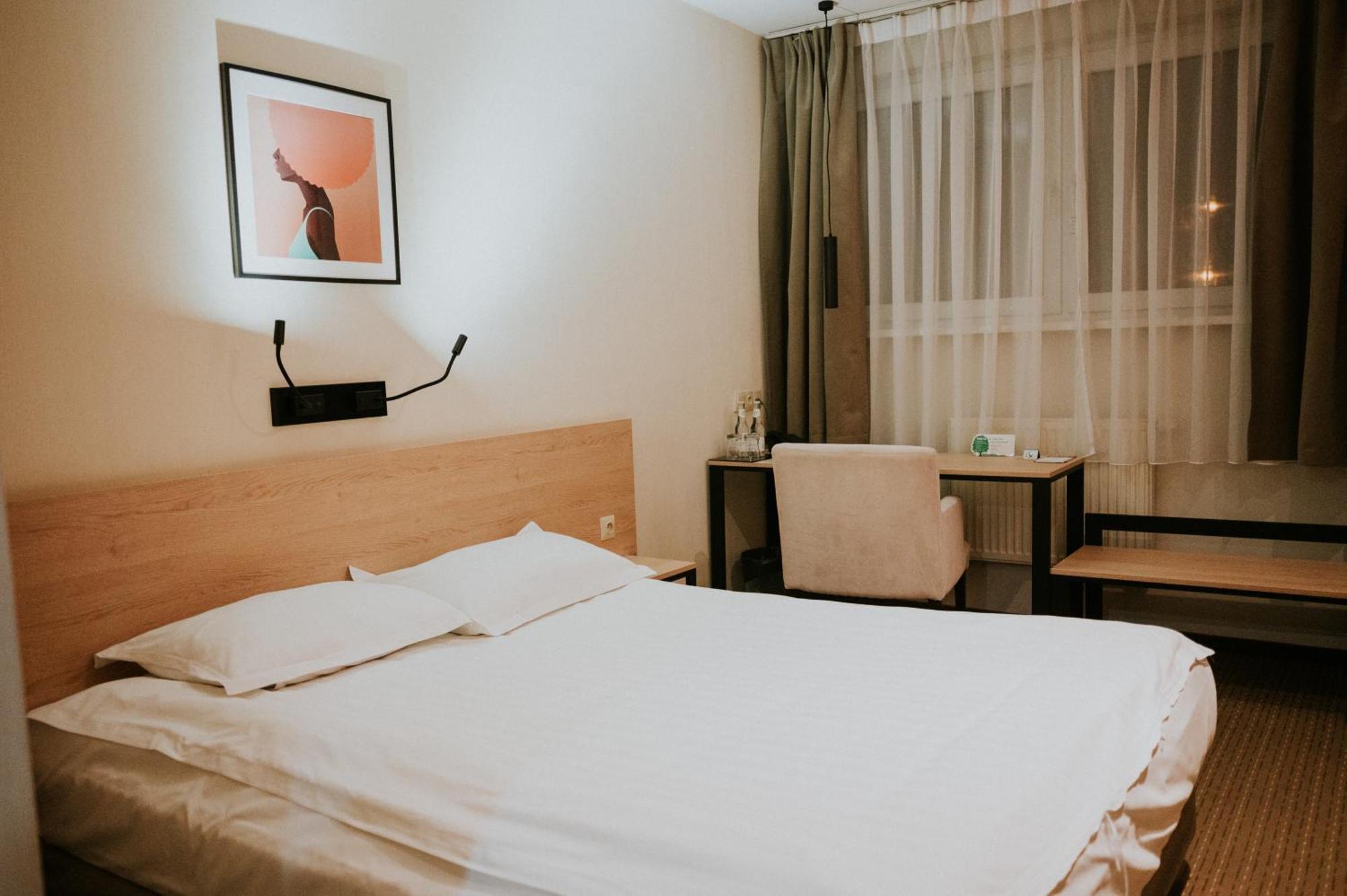 Iness Hotel Lodz  Ngoại thất bức ảnh