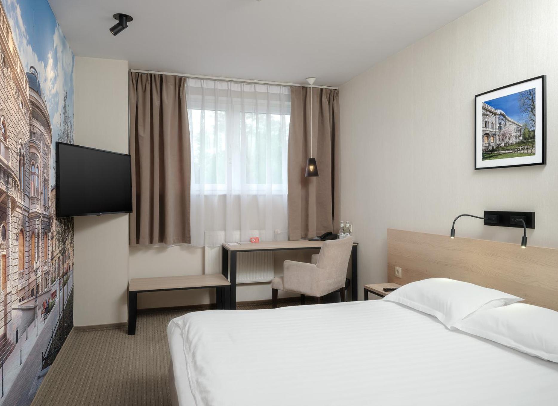 Iness Hotel Lodz  Ngoại thất bức ảnh